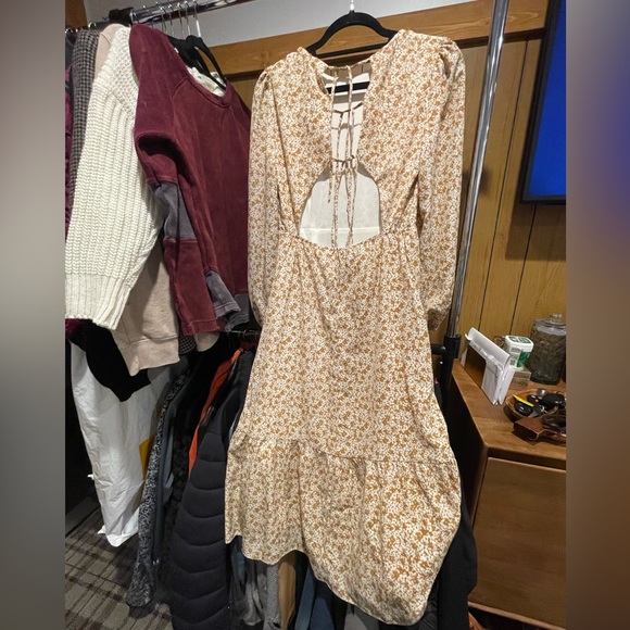 NWT Lush from Nordstrom Honey/Caramel Floral Print, Open Back Midi Dress, Small - Picture 4 of 6